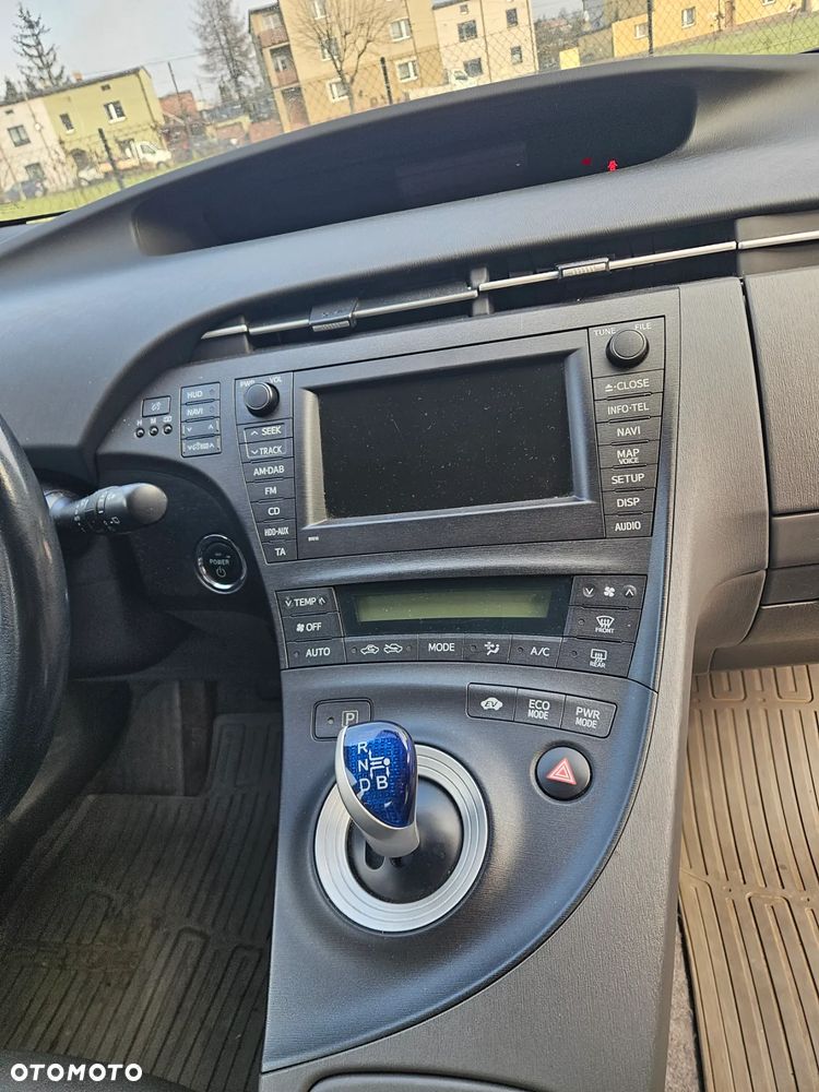 Toyota Prius (Hybrid) Executive - 11