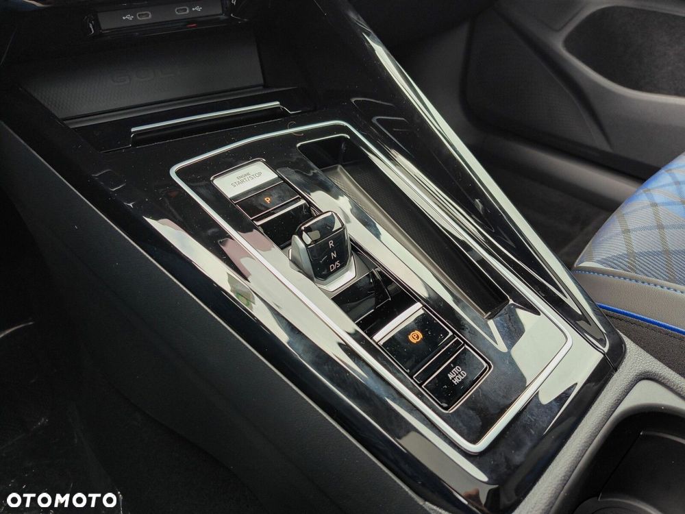 Volkswagen Golf - 22