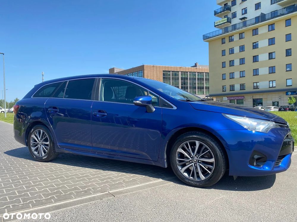Toyota Avensis 2.0 D-4D Premium - 8