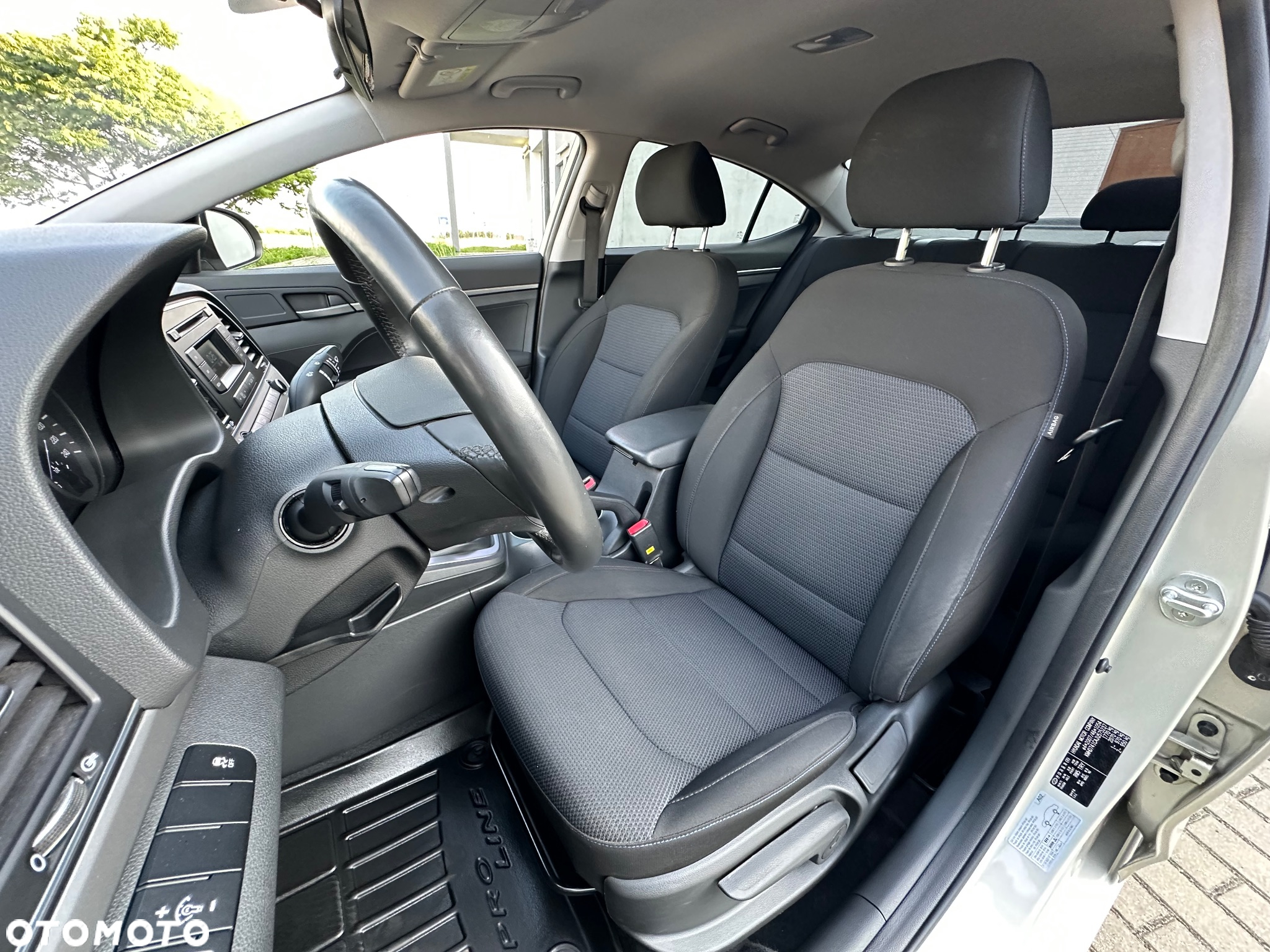 Hyundai Elantra 1.6 Comfort - 13