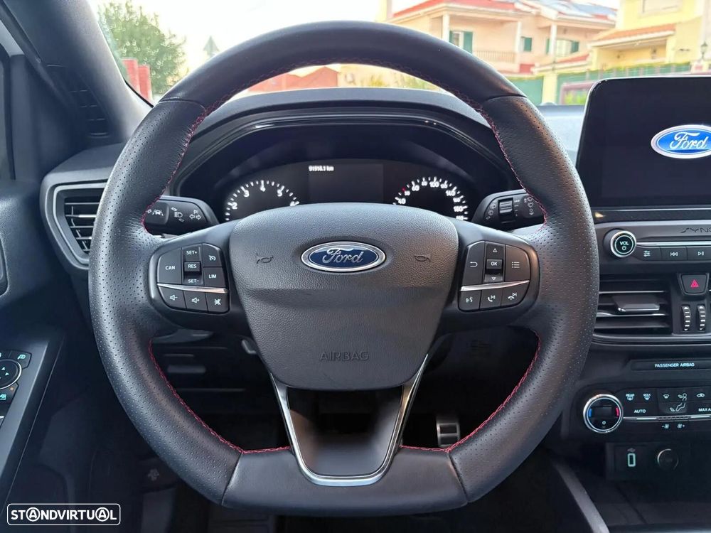 Ford Focus SW 1.0 EcoBoost ST-Line - 36
