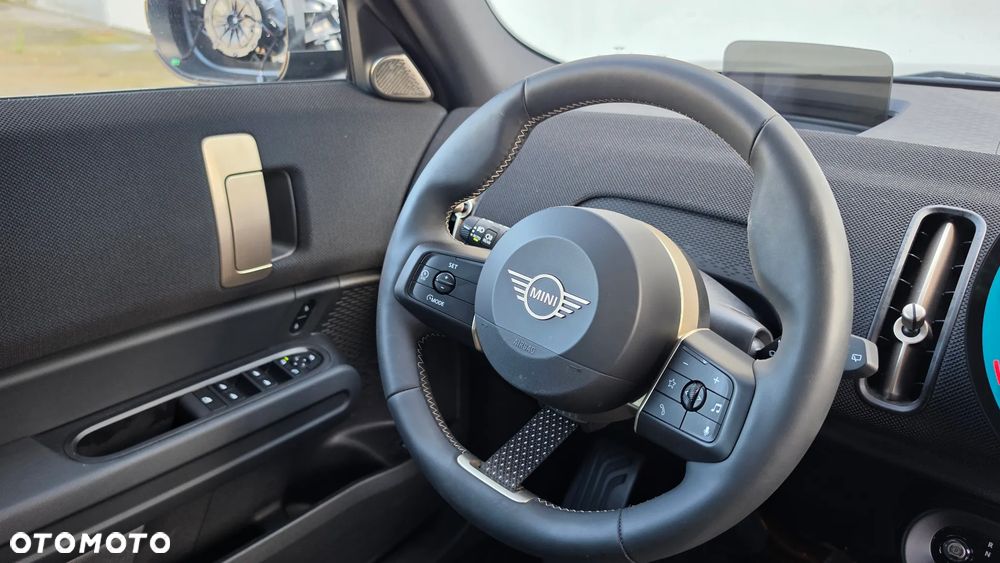 MINI Countryman E Classic Trim - 10