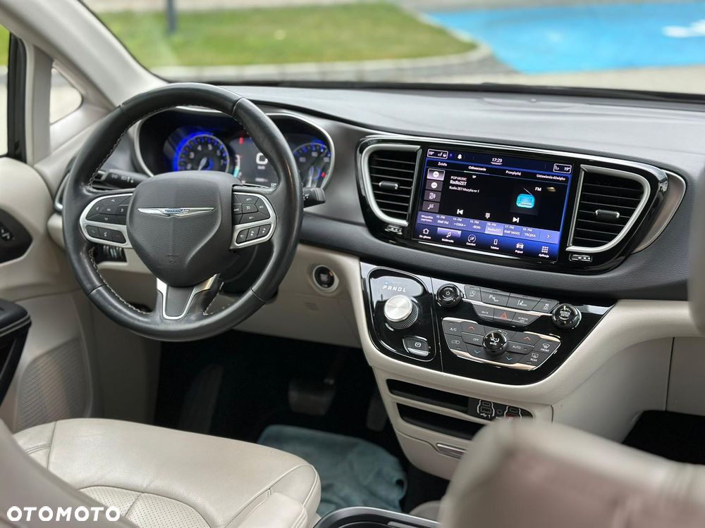 Chrysler Pacifica - 33