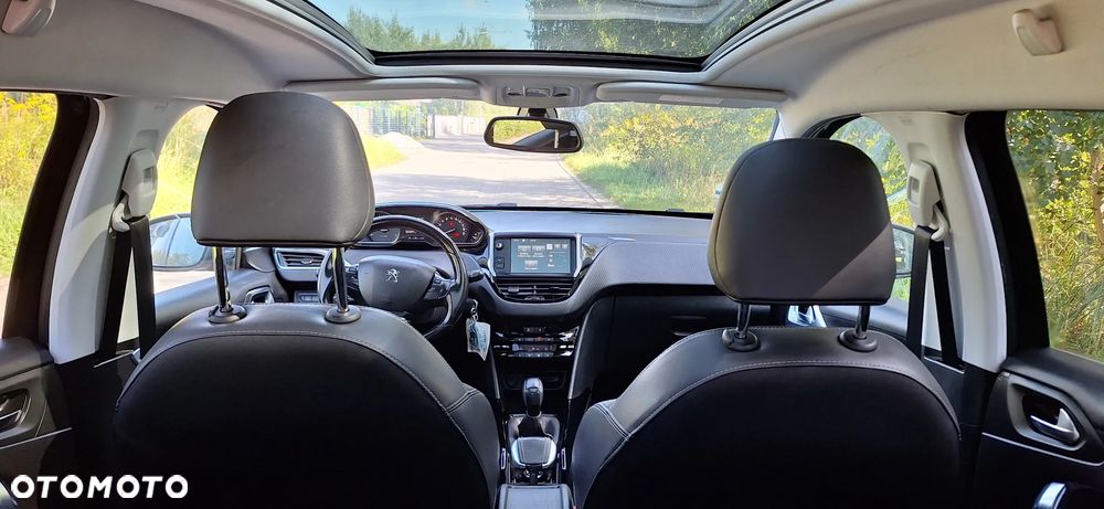 Peugeot 2008 1.2 Pure Tech Allure S&S - 10
