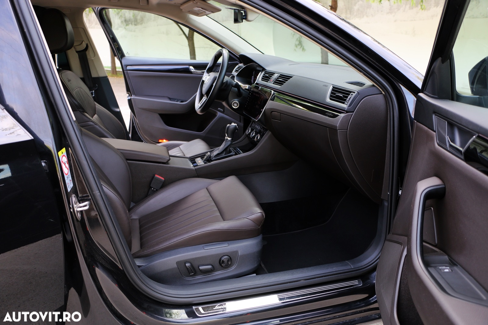Skoda Superb 2.0 TDI DSG Laurin & Klement - 19
