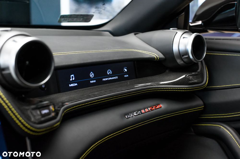 Ferrari GTC4Lusso - 25