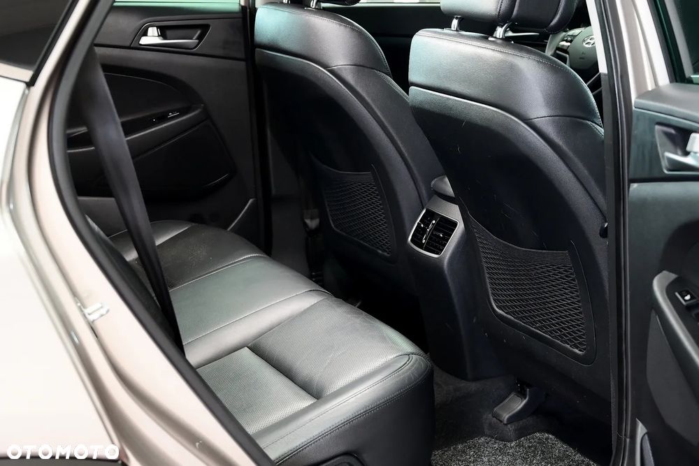 Hyundai Tucson 1.7 CRDI BlueDrive Style 2WD - 11