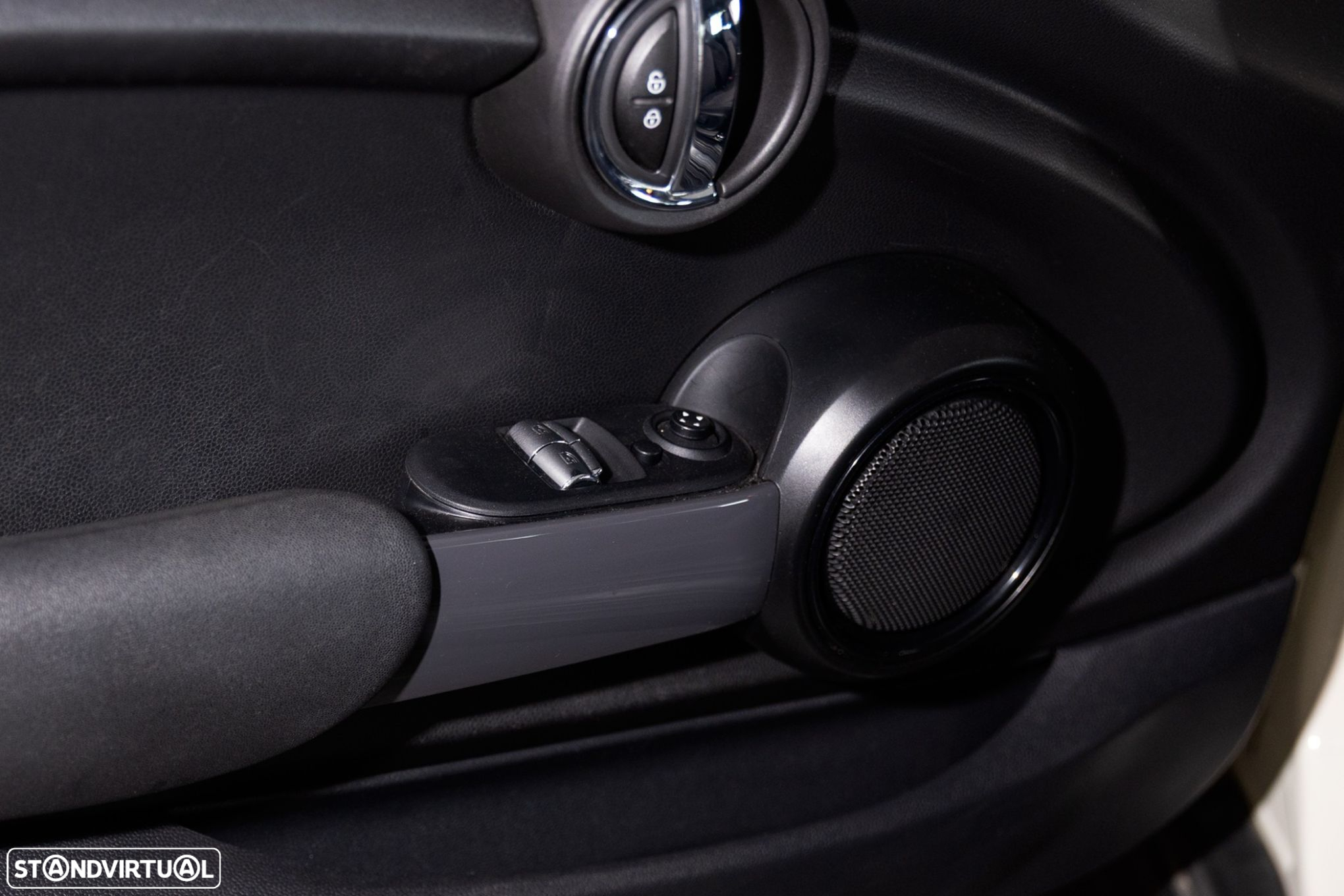 MINI 3 Portas One D - 20