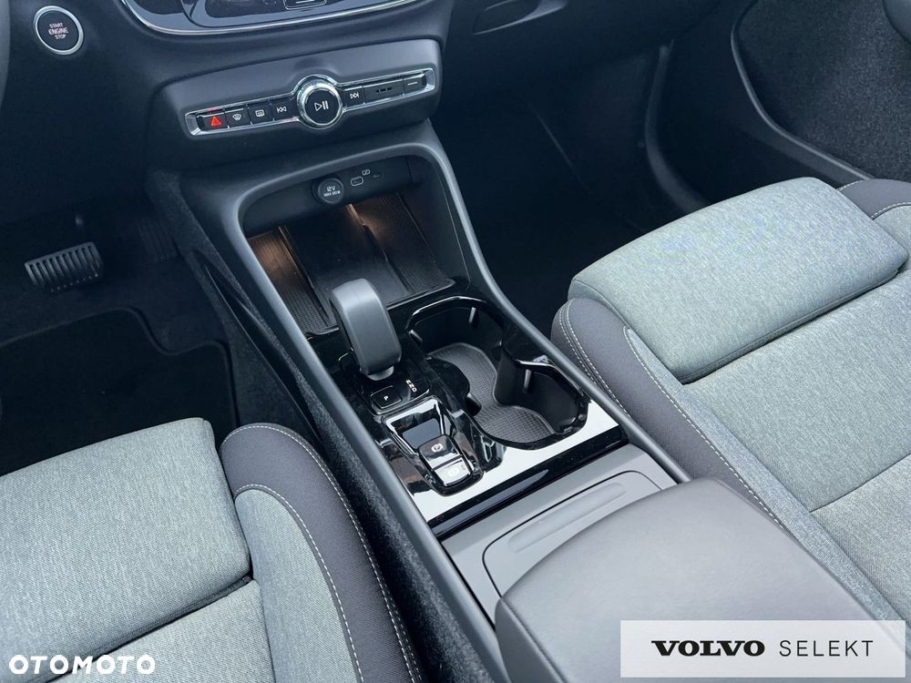 Volvo XC 40 B3 B DKG Plus Dark - 16