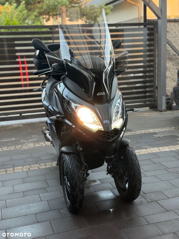 Piaggio MP-3 - 4