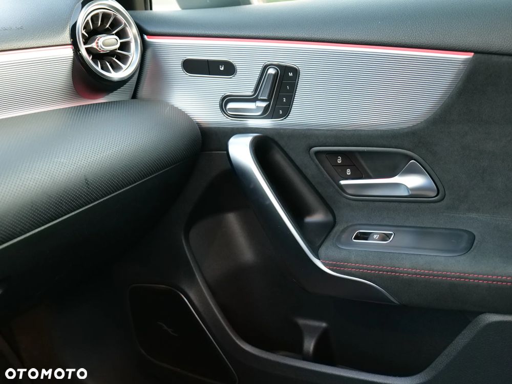 Mercedes-Benz Klasa A 220 4-Matic AMG Line 7G-DCT - 19