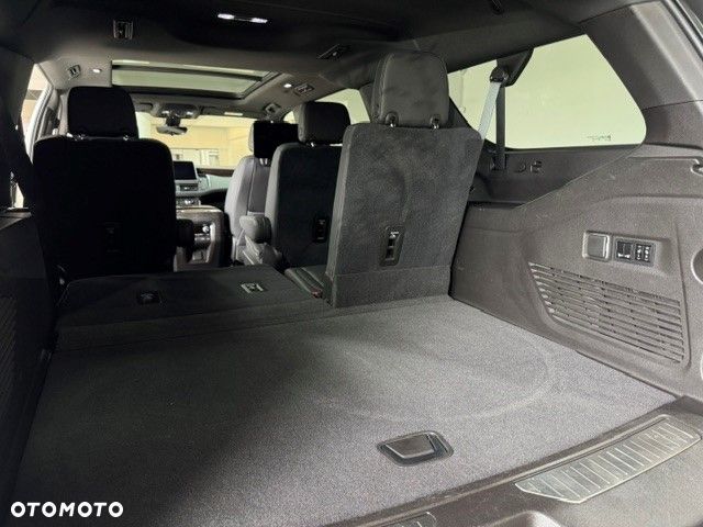 Chevrolet Suburban - 26