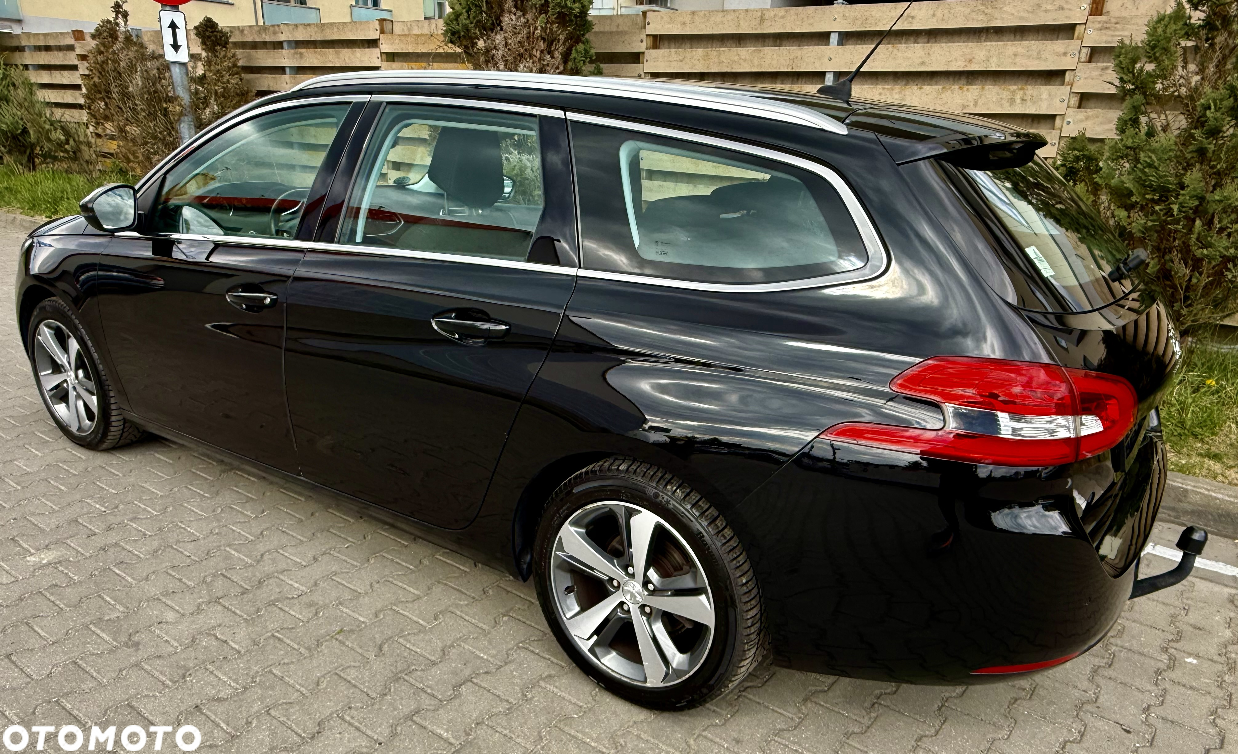 Peugeot 308 SW 1.2 PureTech Allure S&S - 4