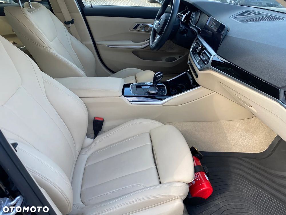 BMW Seria 3 320i xDrive - 8