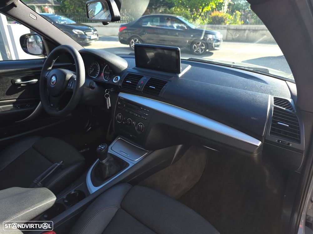 BMW 118 d Limited Edition Lifestyle c/ M Sport Pack - 28