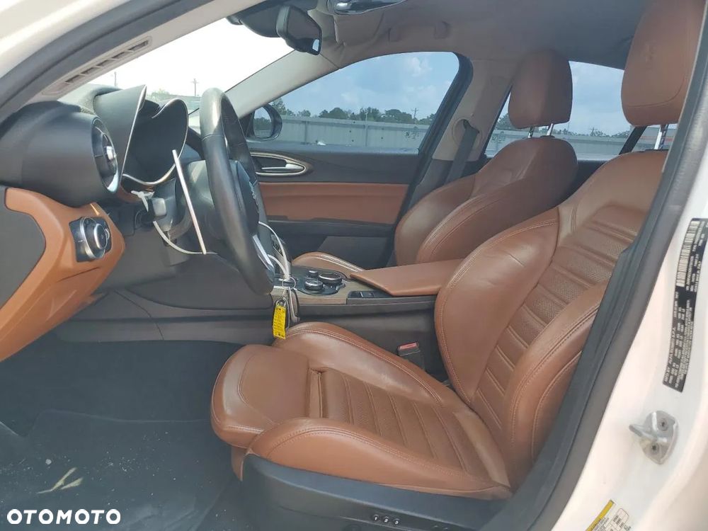 Alfa Romeo Giulia - 7