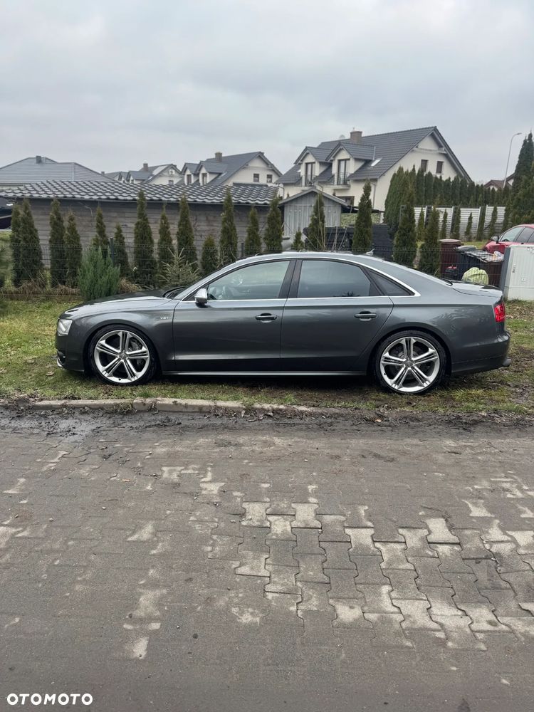 Audi S8 - 1