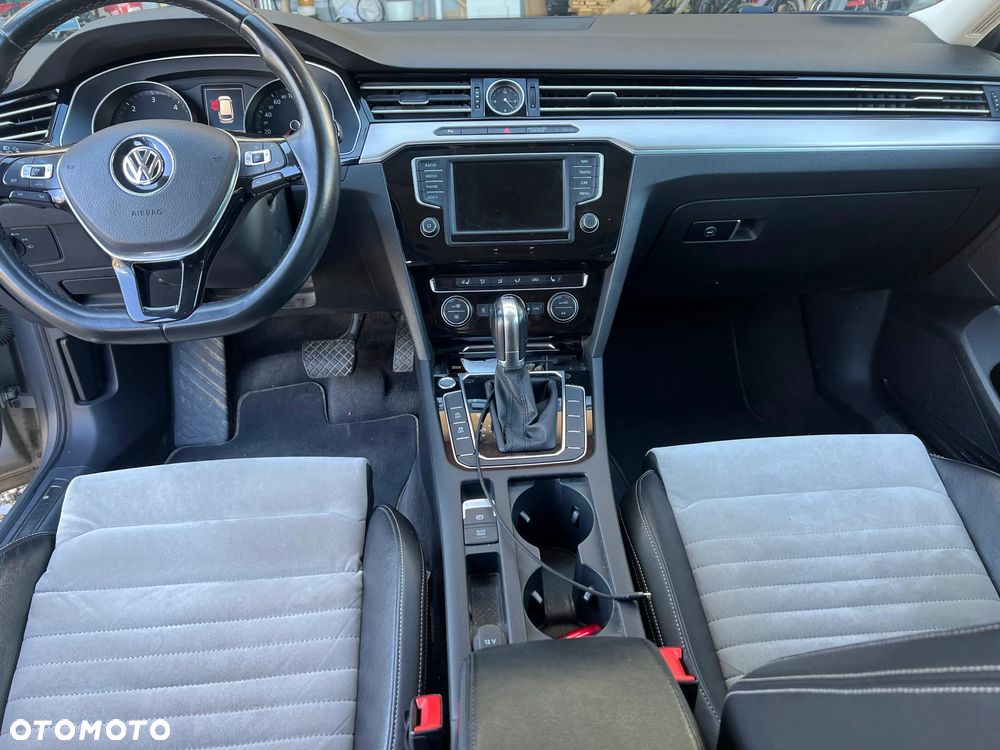Volkswagen Passat 2.0 TDI SCR DSG Highline - 18
