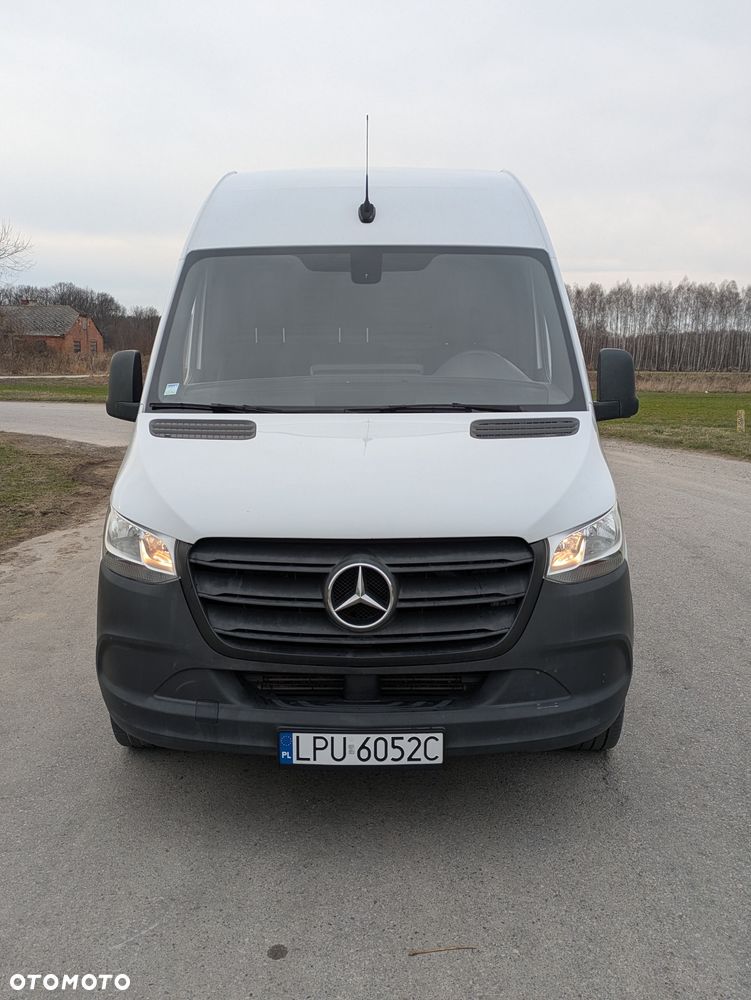 Mercedes-Benz Sprinter - 2