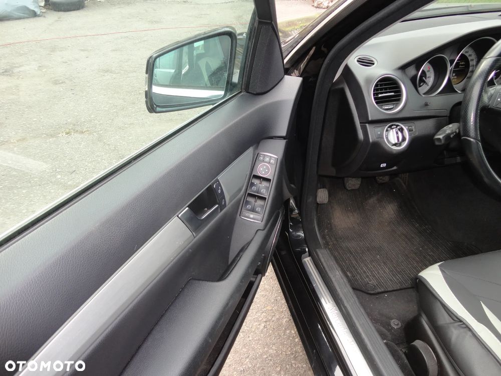 Mercedes-Benz Klasa C 180 BlueEFFICIENCY Avantgarde - 6