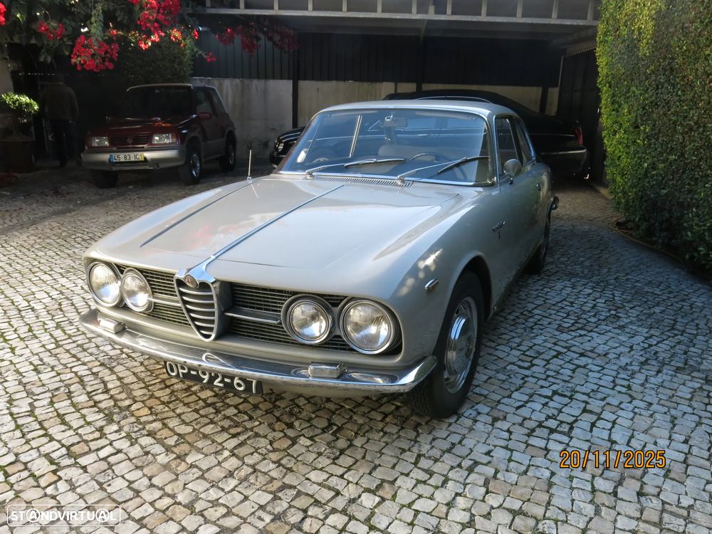 Alfa Romeo 2000 - 1