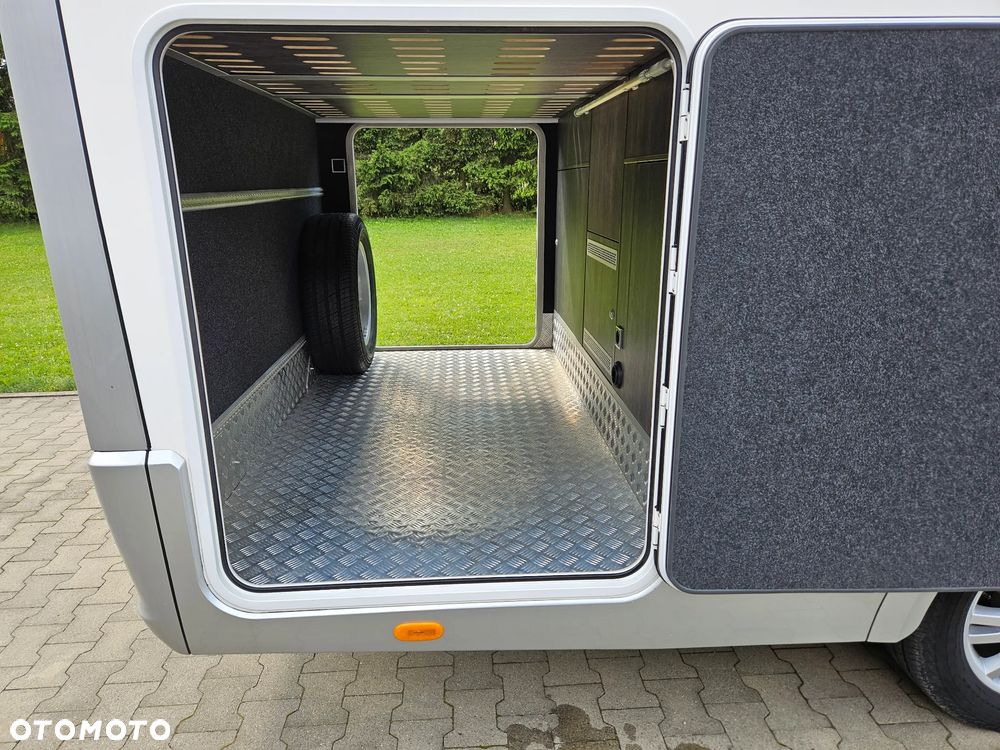 Mercedes-Benz Sprinter - 24