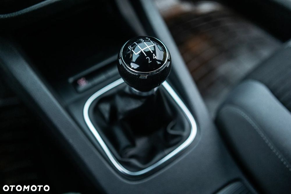 Volkswagen Golf - 37