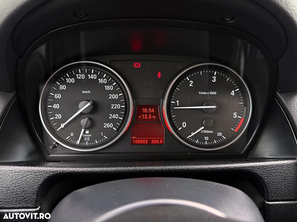 BMW X1 xDrive18d - 11