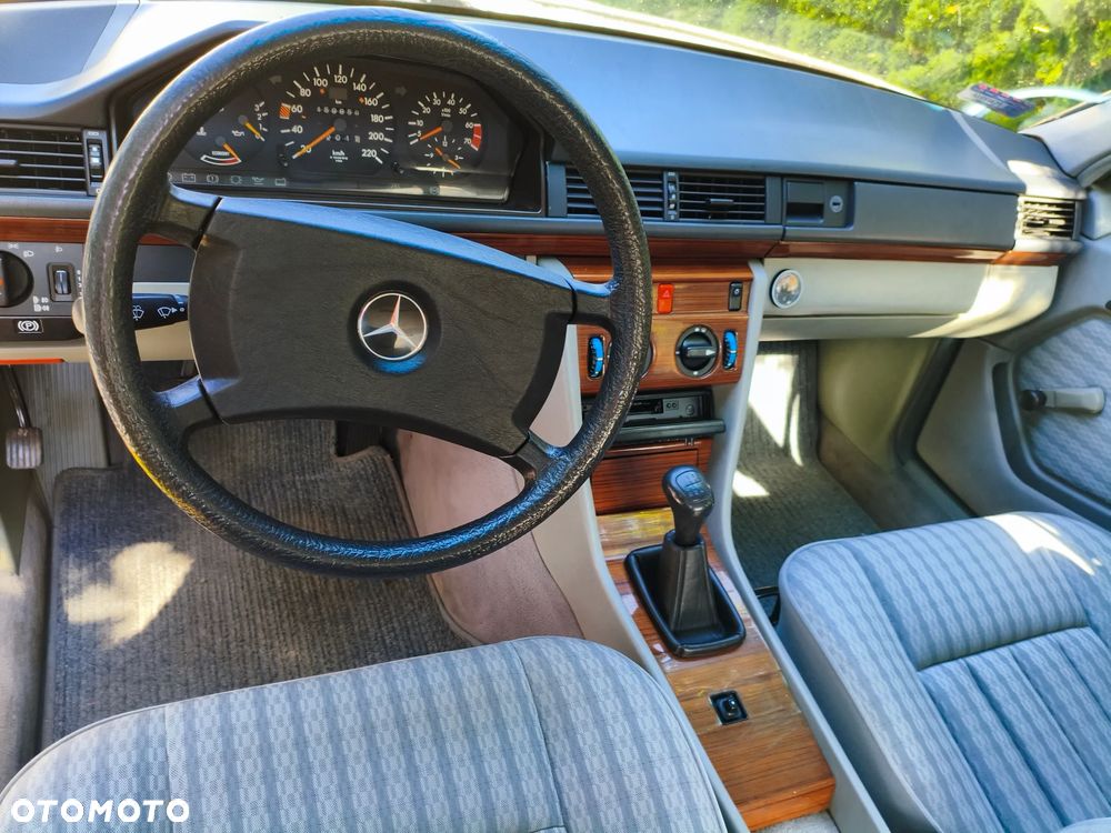 Mercedes-Benz W124 (1984-1993) ver-standard - 13