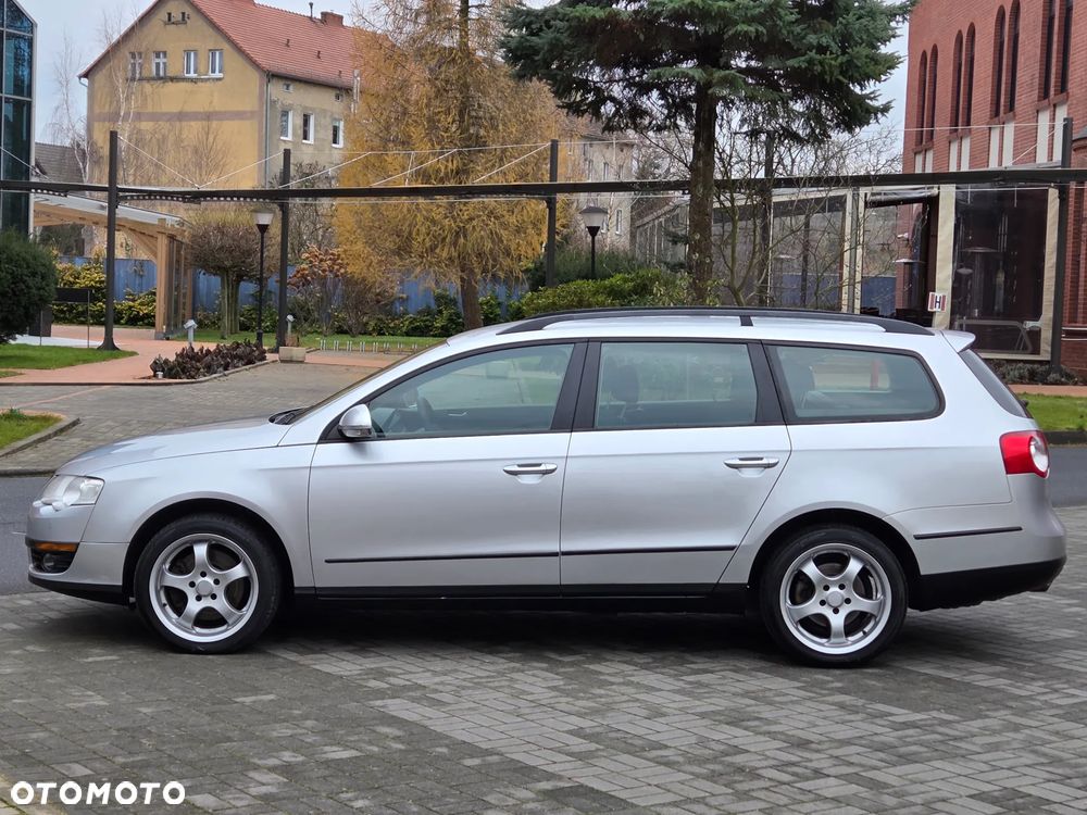 Volkswagen Passat 2.0 TDI DPF DSG Trendline - 2