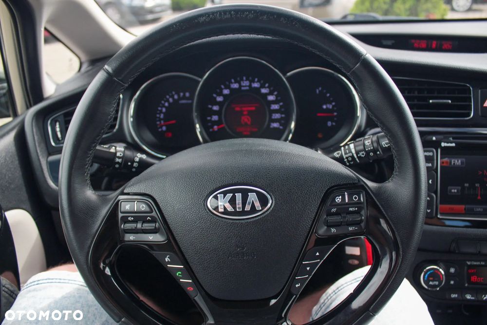 Kia Ceed 1.6 GDI Dream Team Edition - 12