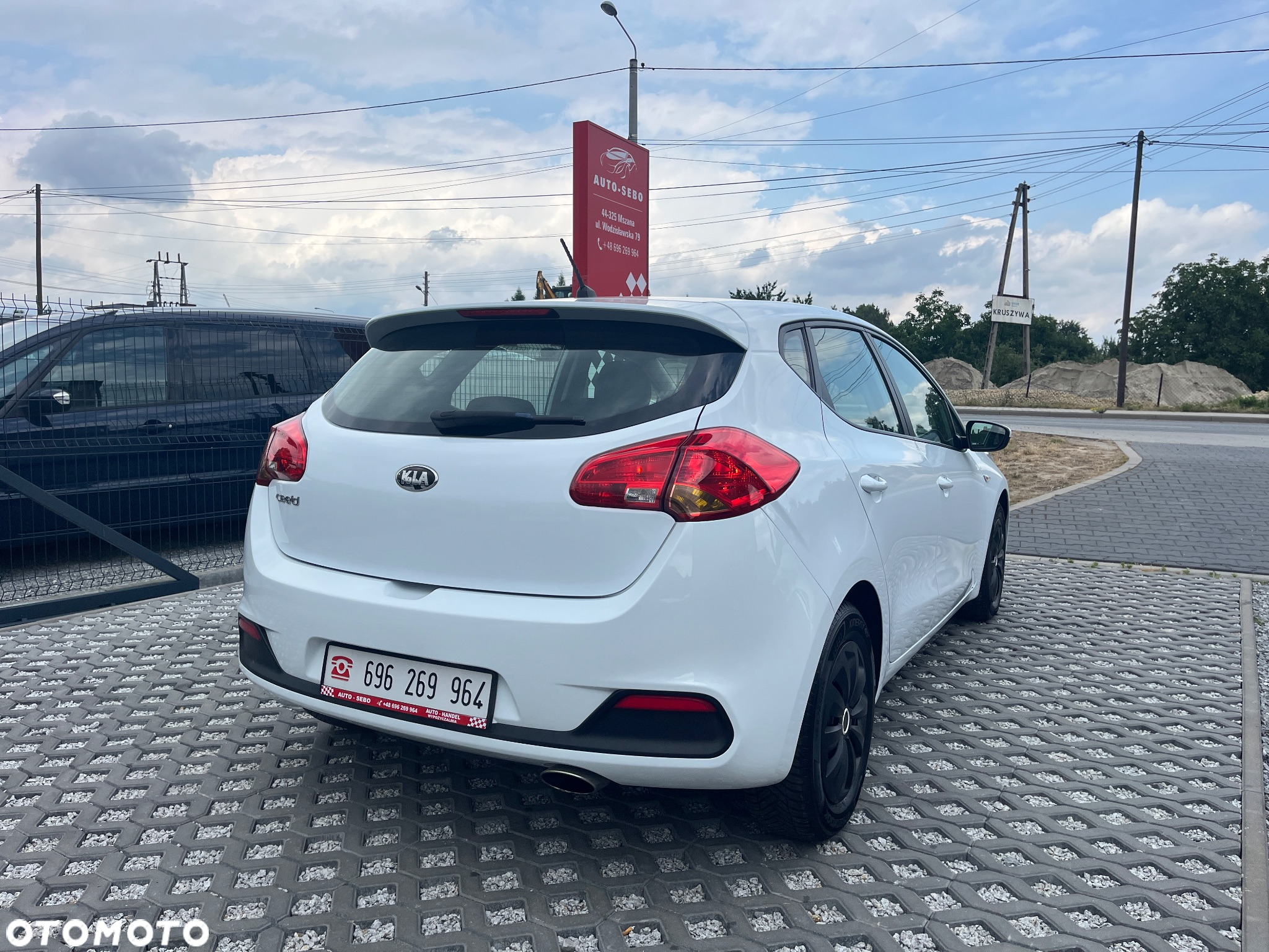 Kia Ceed - 12