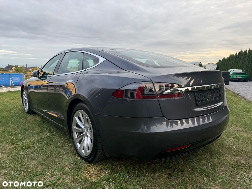 Tesla Model S - 28