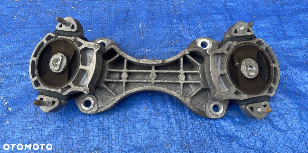 MERCEDES-BENZ E 63AMG 4MATIC A2132400300 PODUSZKA SKRZYNI 4x4 - 1