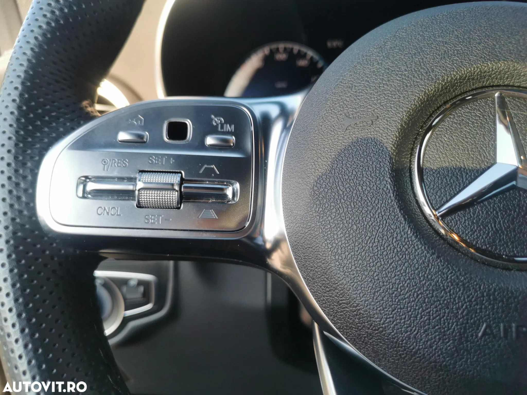 Mercedes-Benz GLC 300 e 4Matic 9G-TRONIC AMG Line - 20