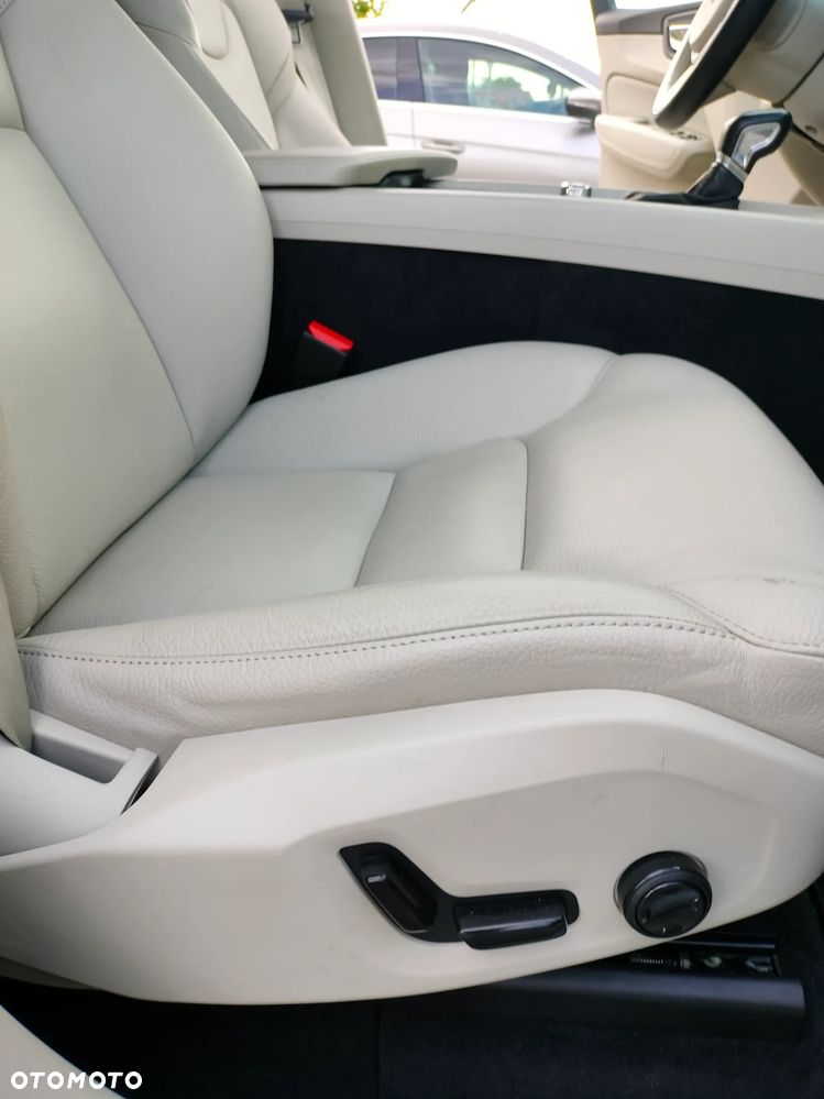 Volvo XC 60 T5 AWD Momentum - 25