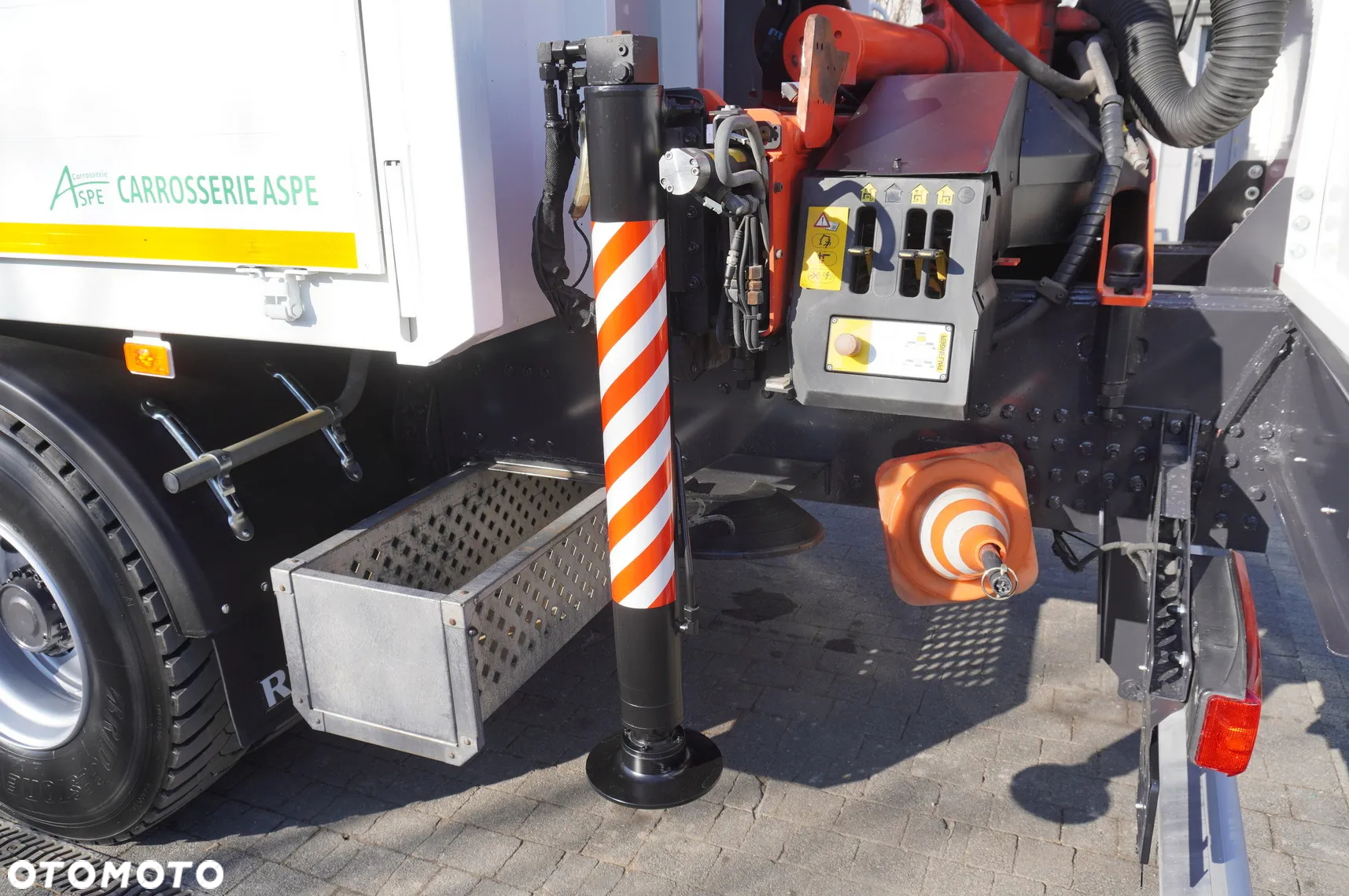 Renault C380 / 6x4 / HDS Palfinger PK 18002-EH 6000 kg - 8