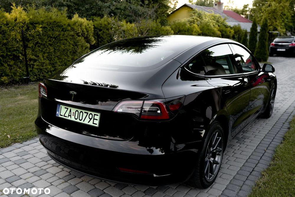 Tesla Model 3 - 16
