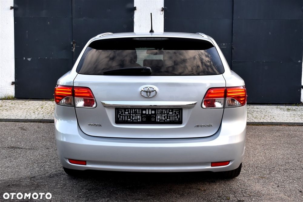 Toyota Avensis 1.8 Sol NAVI - 9