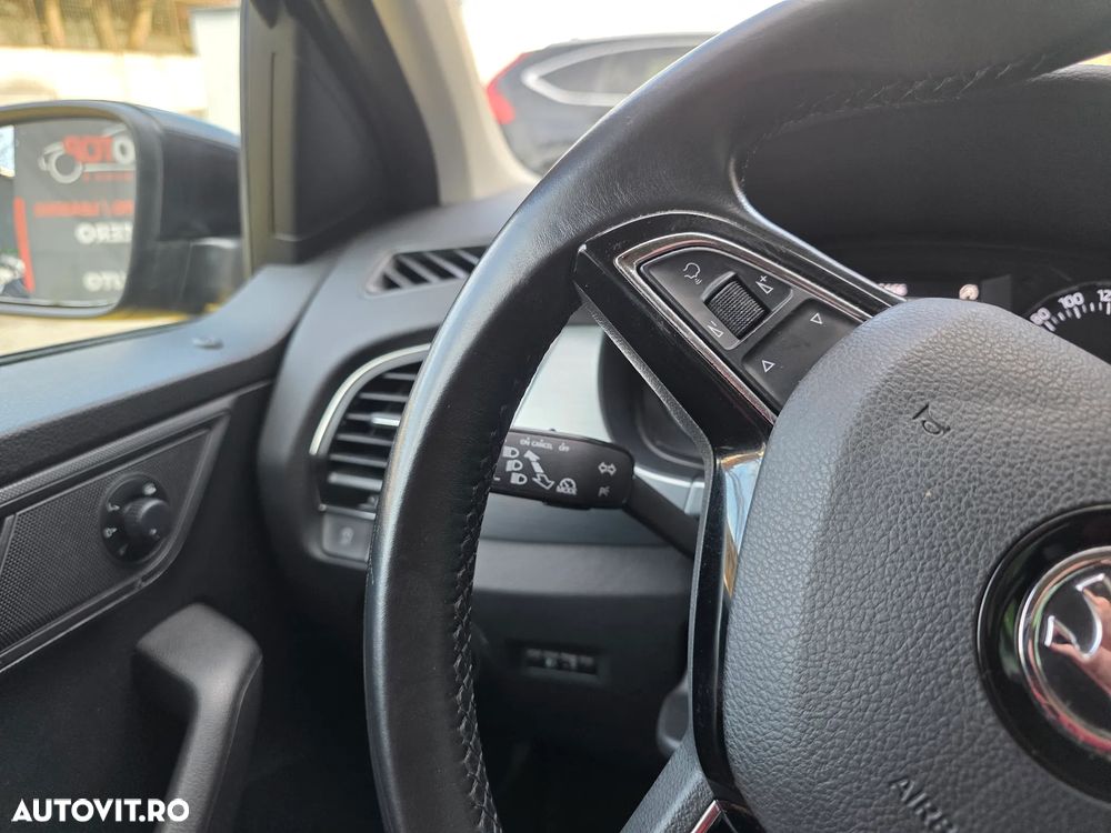 Skoda Fabia 1.0 MPI Cool Edition Red & Grey - 21