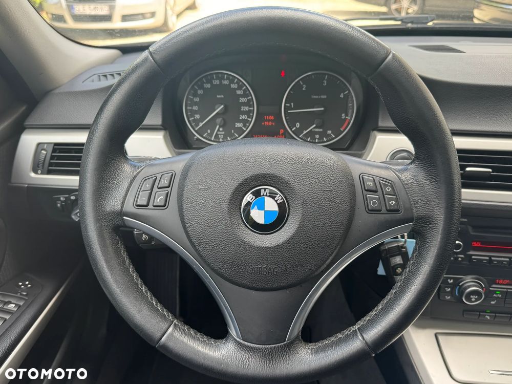 BMW Seria 3 320d xDrive - 10