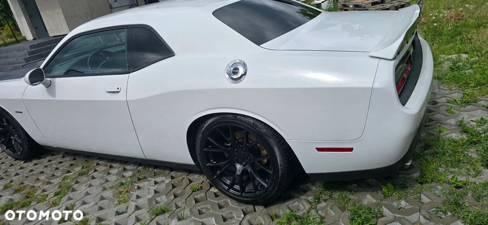 Dodge Challenger - 7