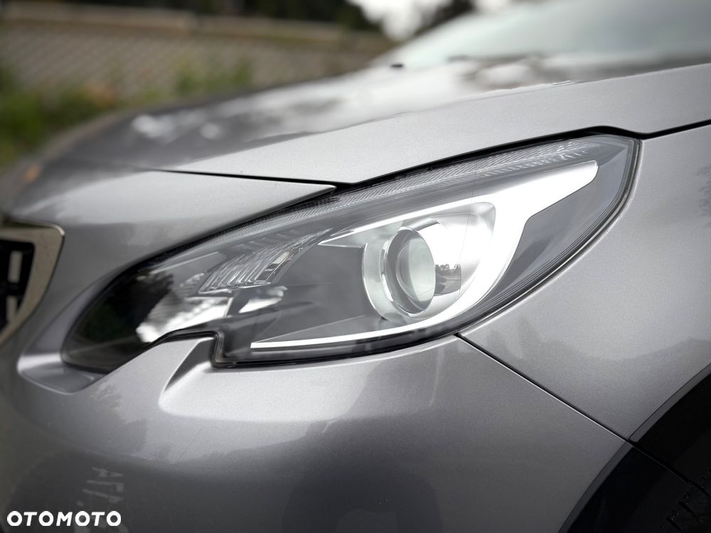Peugeot 2008 1.2 Pure Tech Allure S&S - 14