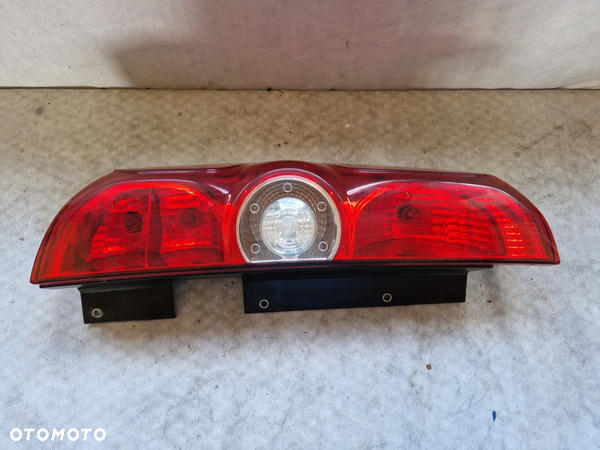 Opel Combo D Fiat Doblo 2 II Lampa Lewa Tył
