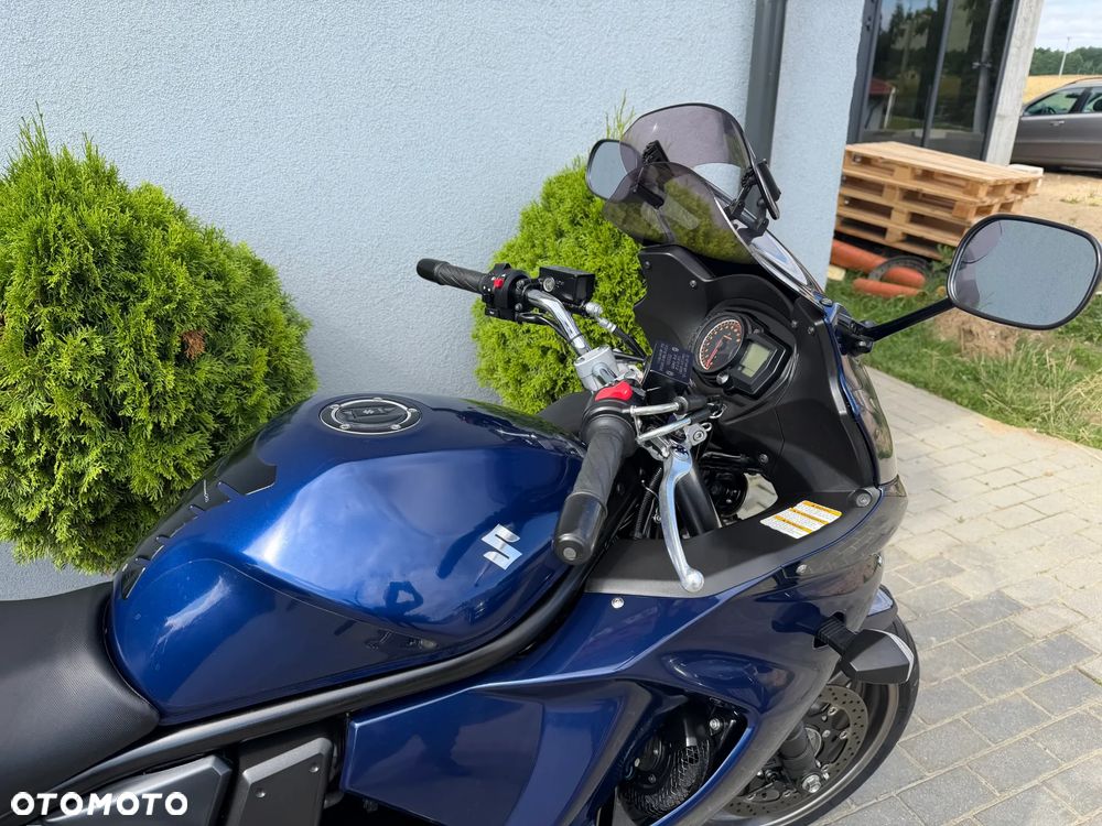 Suzuki GSX - 19