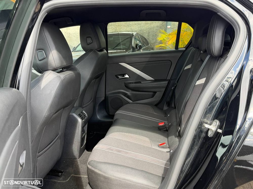 Opel Astra 1.2 T GS Line - 10