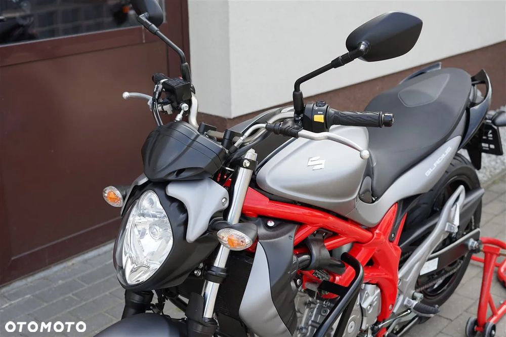 Suzuki Gladius - 30