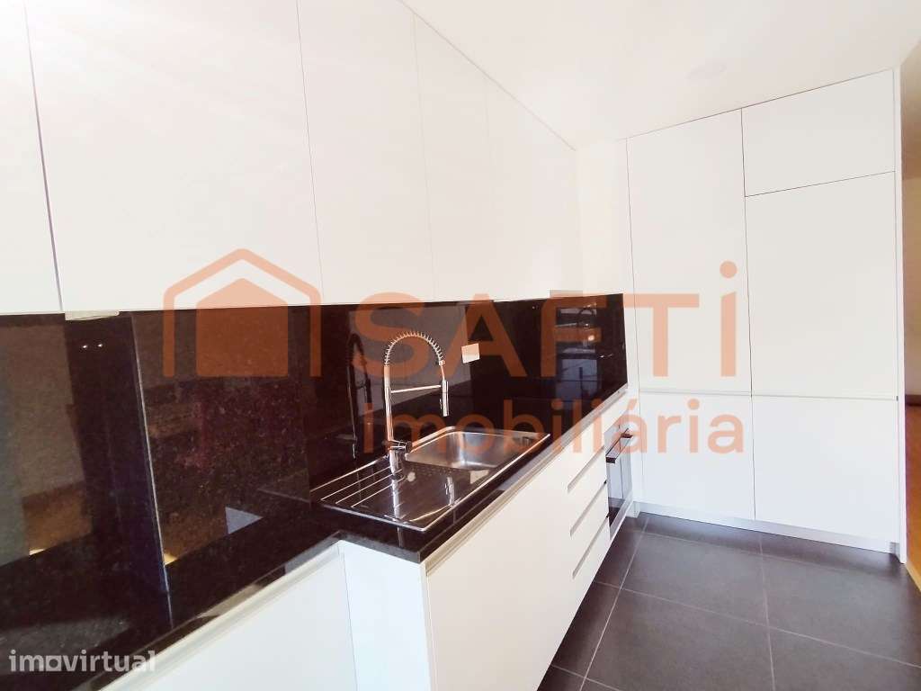 T1 junto ao Hospital de São João | Condomínio com piscina, ginásio ... - Grande imagem: 5/13