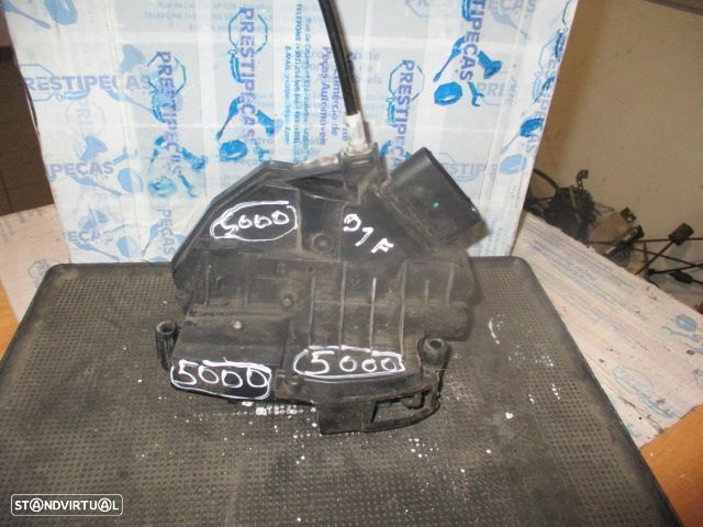 Fecho 8A6AA21812BDE FORD FIESTA 4 FASE 1 2009 1.4TDCI 70CV 5P PRETO F DRT 4 PINOS FORD FIESTA 6 FASE 1 2010 1.6TDCI 90CV 5P PRETO - 1