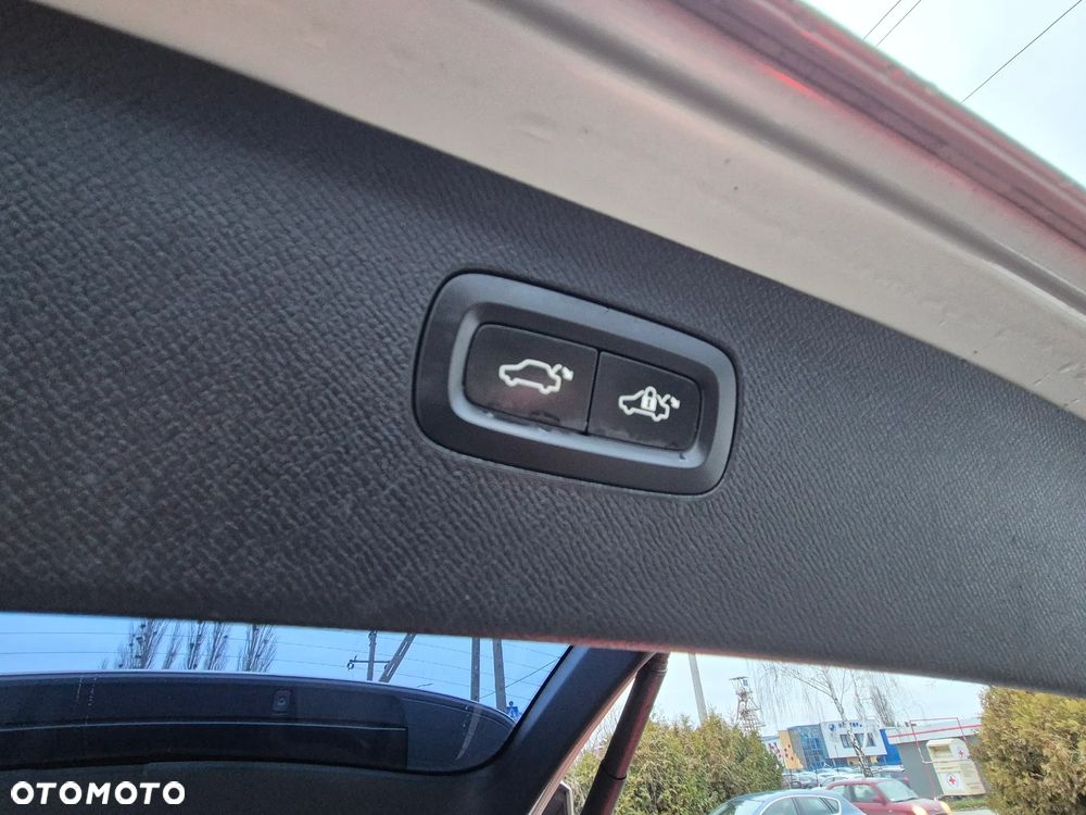 Volvo XC 90 D5 AWD Geartronic Momentum - 27